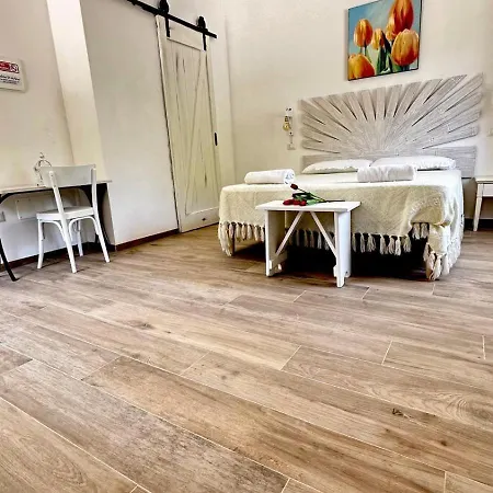 فندق مبيت وإفطار Dimora Idruntina 3*