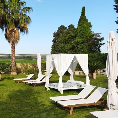 Dimora Idruntina فندق مبيت وإفطار 3*